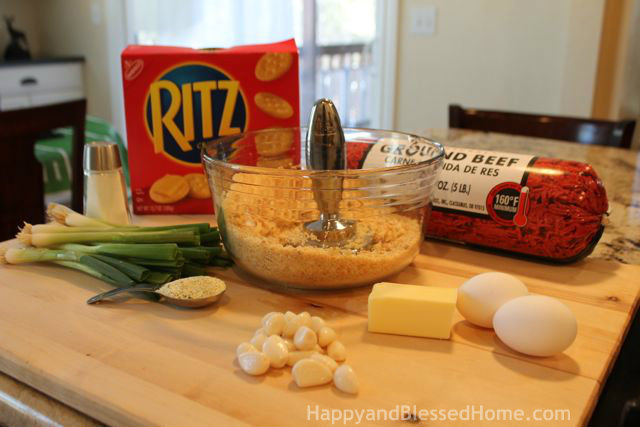 The Perfect Party Plan for the Big Game with Ritz® Cracker Meatballs and FREE Football Party Printables - Crushing Breadcrumbs from HappyandBlessedHome.com