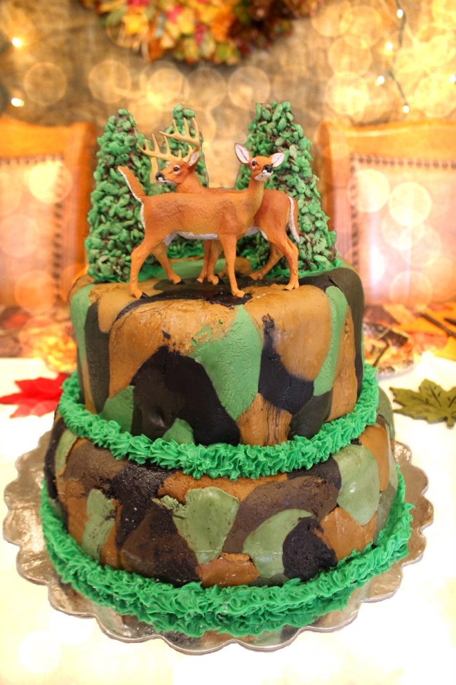 Bokeh Inspired Choclolate cake with Camo Frosting and Deer HappyandBlessedHome.com
