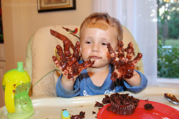 Use Huggies Wipes to clean Chocolate Cake Hands